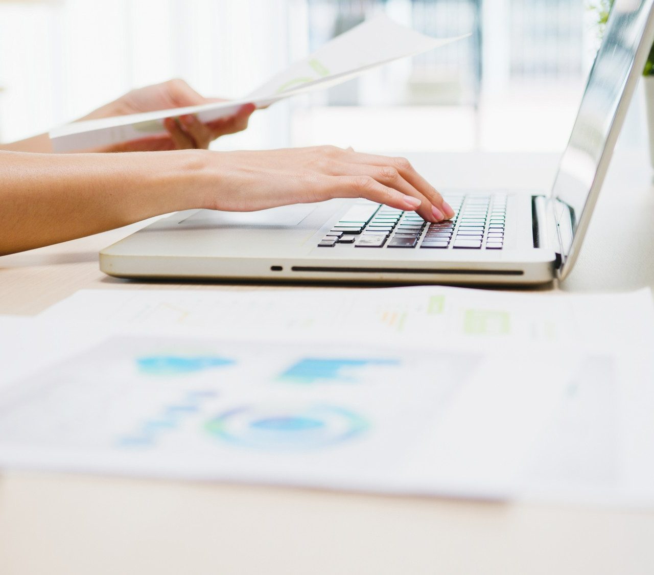 freelance-young-asian-businesswoman-casual-wear-using-laptop-working-living-room-home https://www.magemi.it/wp-content/uploads/2022/07/freelance-young-asian-businesswoman-casual-wear-using-laptop-working-living-room-home-1280x1125.jpg